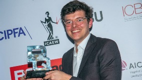 Matt Dean award winning tutor with trophy