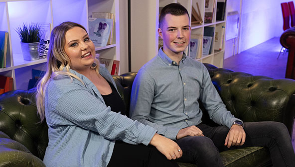 Kelsey Haslam sitting on a sofa with Sam Jedrzejewski