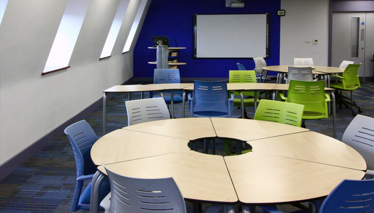 Round table classroom set up
